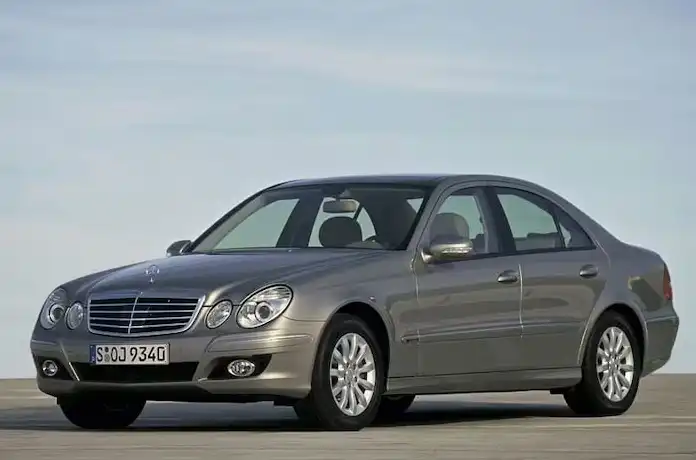 Mercedes E E 200 CDI / E 220 CDI / E 270 CDI / E 280 CDI
 E 200 / E 230 / E 240 / E 250 / E 280
 E 300 / E 320 / E 320 CDI / E 350 / E 350 CGI
 E 400 CDI / E 420 CDI
 E 500 / E 550
 E 55 AMG / E 63 AMG